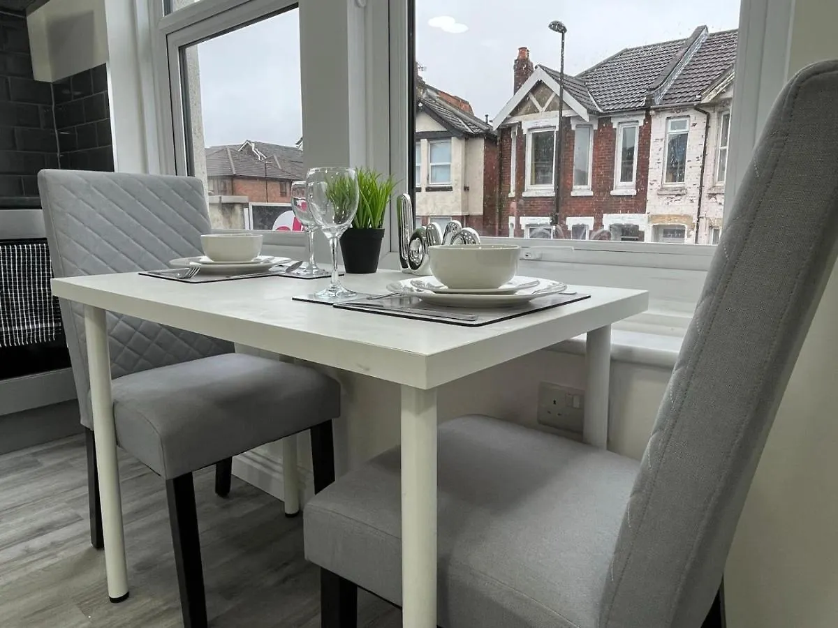Apartment In St Denys Southampton
